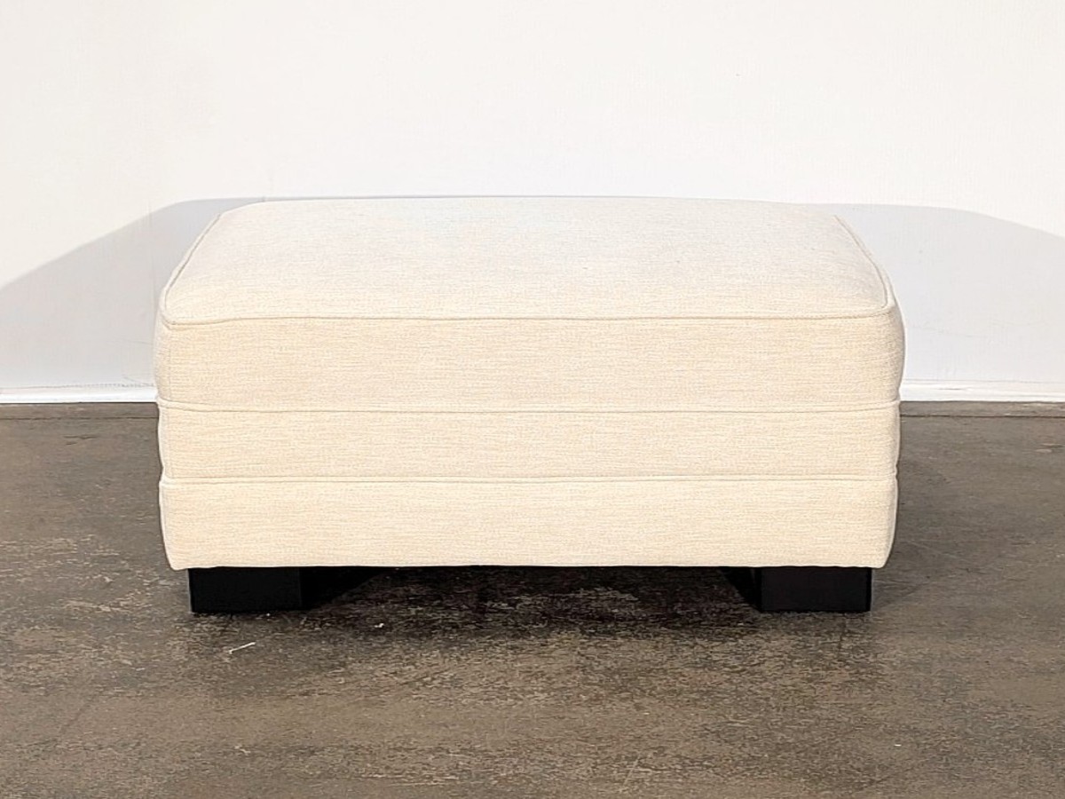 8001 Ottoman – Marley Sand