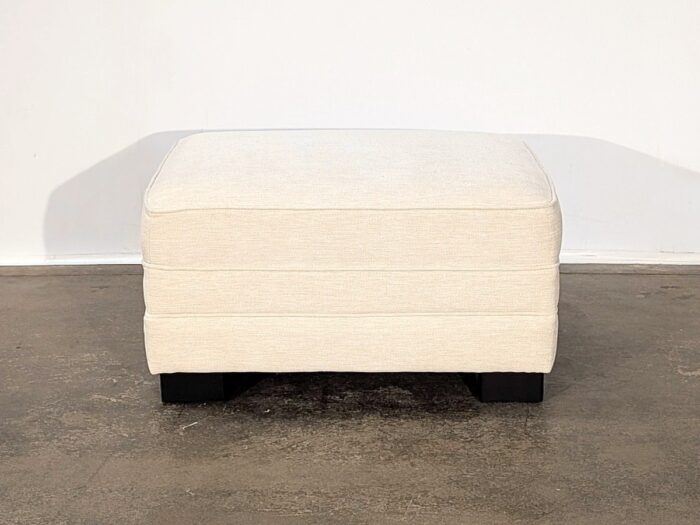 8001 Ottoman – Marley Sand